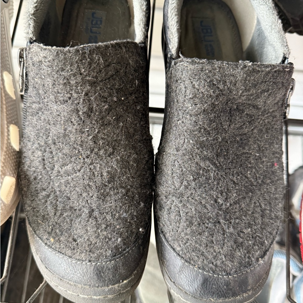Women’s Gray Felt Slip-On Shoes - Memory Foam Size 8